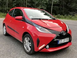 Czerwony Używany 2015 Toyota Aygo Hatchback | 32 000 zł (Uczciwa cena)