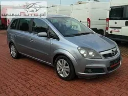 Srebrny Używany 2007 Opel Zafira Minivan | 29 900 zł