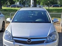 Srebrny Używany 2012 Opel Astra Classic Kombi | 14 900 zł