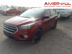 Czerwony Używany 2018 Ford Escape SUV | 62 000 zł