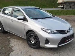 Srebrny Używany 2013 Toyota Auris Hatchback | 36 900 zł (Uczciwa cena)