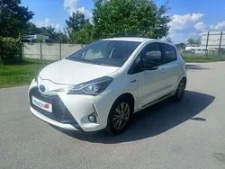 Biały Używany 2017 Toyota Yaris Hybrid Hatchback | 45 800 zł (Uczciwa cena)