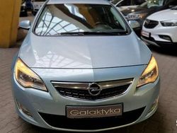 Niebieski jasny (metalik) Używany 2010 Opel Astra Hatchback | 21 500 zł (Uczciwa cena)