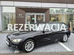Czarny (metalik) Używany 2019 BMW 318 Kombi | 64 000 zł (Dobra cena)