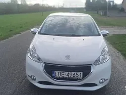 Biały Używany 2015 Peugeot 208 Hatchback | 24 900 zł (Uczciwa cena)