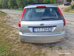 Srebrny Używany 2004 Ford Fiesta Hatchback | 4000 zł (Uczciwa cena)