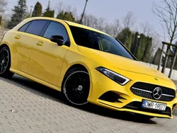 Żółty (metalik) Używany 2021 Mercedes A180 Hatchback | 99 900 zł