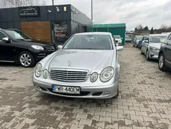 Srebrny Używany 2004 Mercedes E200 Sedan/Limuzyna | 21 900 zł