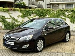 Bordowy Używany 2012 Opel Astra Hatchback | 23 500 zł (Uczciwa cena)