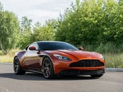 Pomarańczowy (metalik) Używany 2018 Aston Martin DB11 Coupe | 669 000 zł