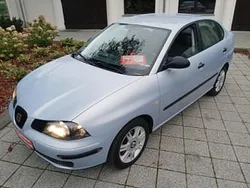 Niebieski Używany 2004 Seat Cordoba Sedan/Limuzyna | 7000 zł