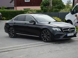 Czarny Używany 2019 Mercedes E200 AMG Sedan/Limuzyna | 99 000 zł (Uczciwa cena)