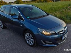 Niebieski Używany 2014 Opel Astra Exklusiv Kombi | 29 800 zł (Uczciwa cena)
