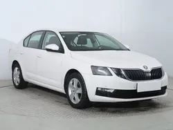 Biały Używany 2019 Skoda Octavia Hatchback | 52 999 zł (Uczciwa cena)