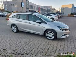Srebrny Używany 2017 Opel Astra Kombi | 25 900 zł (Dobra cena)