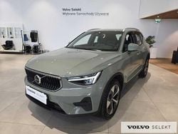 Zielony Używany 2025 Volvo XC40 SUV | 164 900 zł (Uczciwa cena)