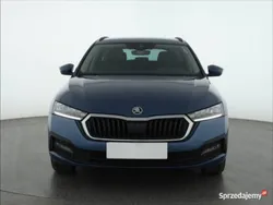 Niebieski Używany 2021 Skoda Octavia Kombi | 74 999 zł (Uczciwa cena)