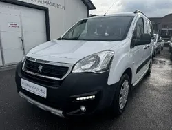 Biały Używany 2017 Peugeot Partner Outdoor Minivan | 39 900 zł