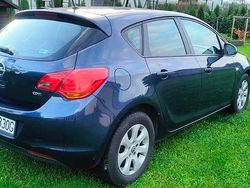 Granatowy Używany 2010 Opel Astra Hatchback | 11 800 zł (Dość drogi)