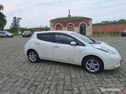 Biały Używany 2013 Nissan Leaf Hatchback | 22 900 zł (Uczciwa cena)