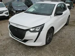 Biały Używany 2022 Peugeot 208 Hatchback | 29 900 zł