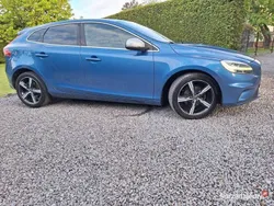 Niebieski Używany 2017 Volvo V40 Kombi | 54 900 zł (Dość drogi)