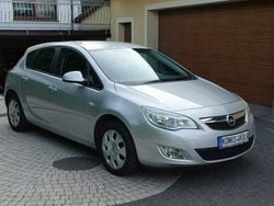 Srebrny Używany 2010 Opel Astra Hatchback | 18 900 zł (Uczciwa cena)