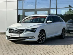 Biały Używany 2017 Skoda Superb Kombi | 73 999 zł (Uczciwa cena)