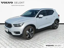 Srebrny Używany 2022 Volvo XC40 SUV | 129 999 zł (Uczciwa cena)