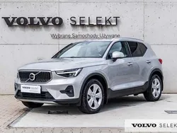 Srebrny Używany 2024 Volvo XC40 SUV | 152 900 zł (Dobra cena)