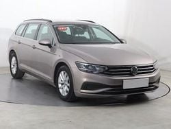 Beżowy Używany 2019 VW Passat Kombi | 64 999 zł (Uczciwa cena)
