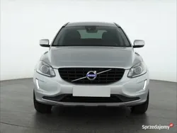 Srebrny Używany 2016 Volvo XC60 SUV | 73 999 zł (Super Cena)