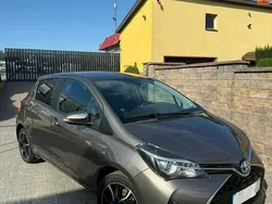 Szary (metalik, perła) Używany 2016 Toyota Yaris Hybrid Hatchback | 27 900 zł