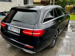 Czarny Używany 2016 Mercedes E220 Exclusive Kombi | 89 700 zł (Dość drogi)