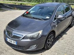 Szary (metalik) Używany 2010 Opel Astra Hatchback | 9200 zł