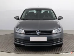 Szary Używany 2017 VW Jetta Sedan/Limuzyna | 48 999 zł (Uczciwa cena)