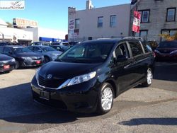 Czarny Używany 2013 Toyota Sienna Minivan | 215 000 zł