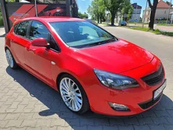 Czerwony (metalik) Używany 2011 Opel Astra Hatchback | 16 800 zł (Uczciwa cena)