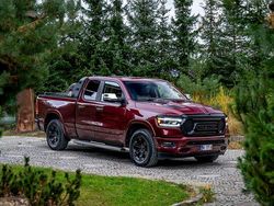 Bordowy (metalik) Używany 2018 RAM 1500 Pickup | 135 777 zł (Dobra cena)