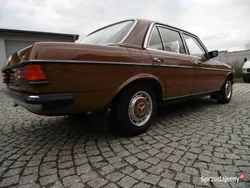 Brązowy Używany 1982 Mercedes E200 Sedan/Limuzyna | 48 000 zł