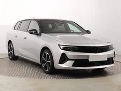 Srebrny Używany 2024 Opel Astra Hatchback | 87 999 zł