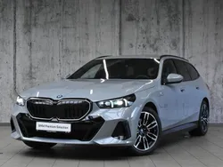 Szary brooklyn m metalizowany Używany 2024 BMW 530e Comfort Edition Kombi | 281 700 zł (Super Cena)