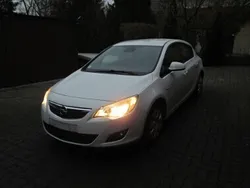 Biały Używany 2012 Opel Astra Hatchback | 16 900 zł