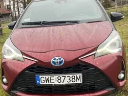 Czerwony Używany 2017 Toyota Yaris Hybrid Hatchback | 47 050 zł (Drogi)