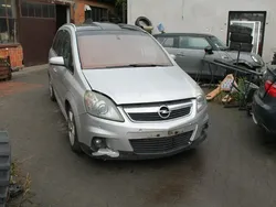 Srebrny Używany 2007 Opel Zafira Minivan | 11 900 zł