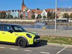 Żółty Używany 2023 Mini Cooper Hatchback | 105 000 zł