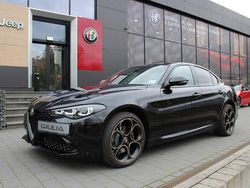 Lakier metalizowany czarny volcano black Nowe 2025 Alfa Romeo Giulia Sedan/Limuzyna | 231 500 zł (Dość drogi)
