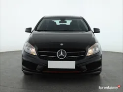 Czarny Używany 2013 Mercedes A180 Hatchback | 42 999 zł (Uczciwa cena)