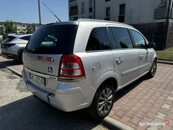 Srebrny (metalik) Używany 2010 Opel Zafira Minivan | 28 900 zł