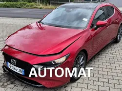 Bordowy (metalik, perła) Używany 2019 Mazda 3 Hatchback | 39 900 zł